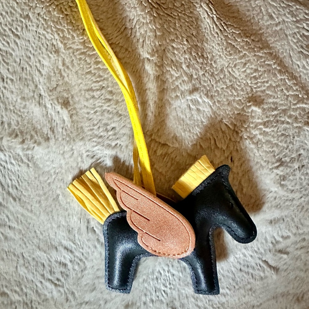 Genuine Leather Horse-Shaped Bag Charm/Keyring - Picture 2 of 7